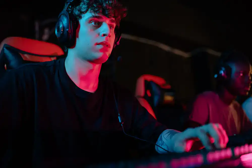 A focused competitor looking at a tournament screen